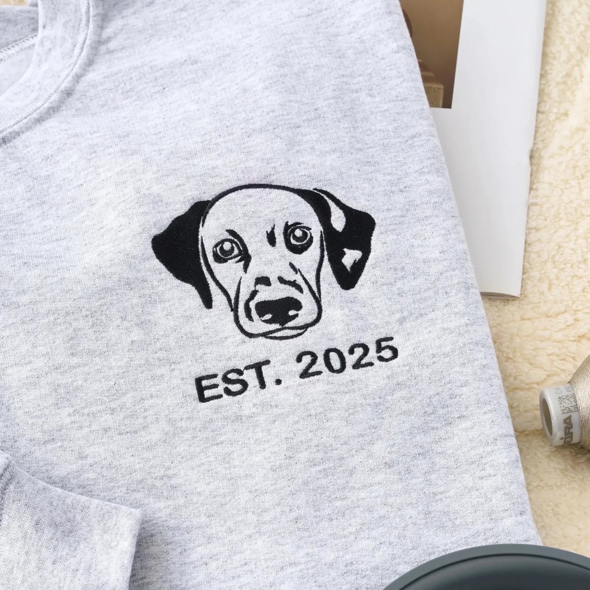  True-Threads - Personalisierter Hunde Hoodie mit Stickerei 