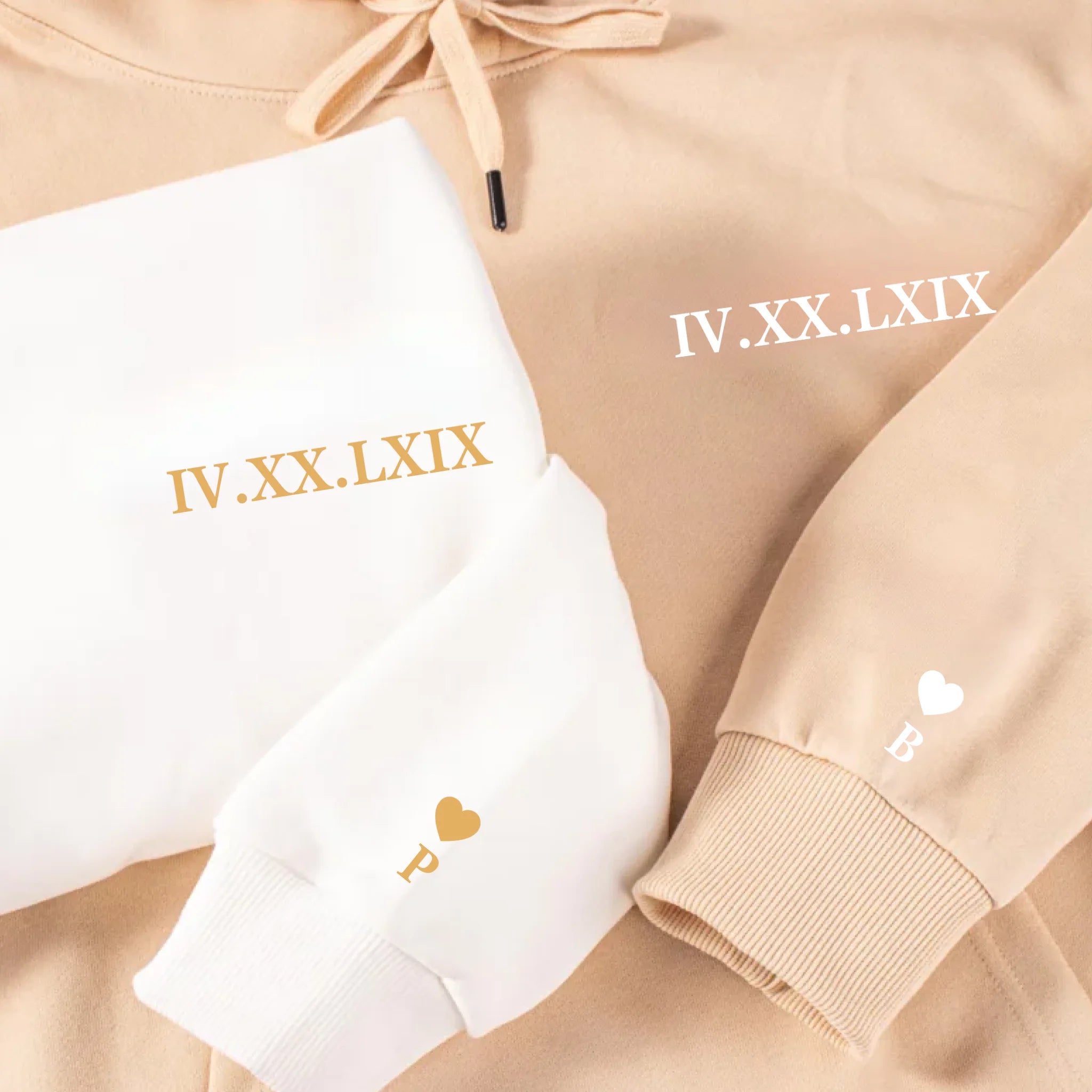  True-Threads - Personalisiertes Hoodie – Römisches Datum & Initialen - Jahrestag Geschenk 