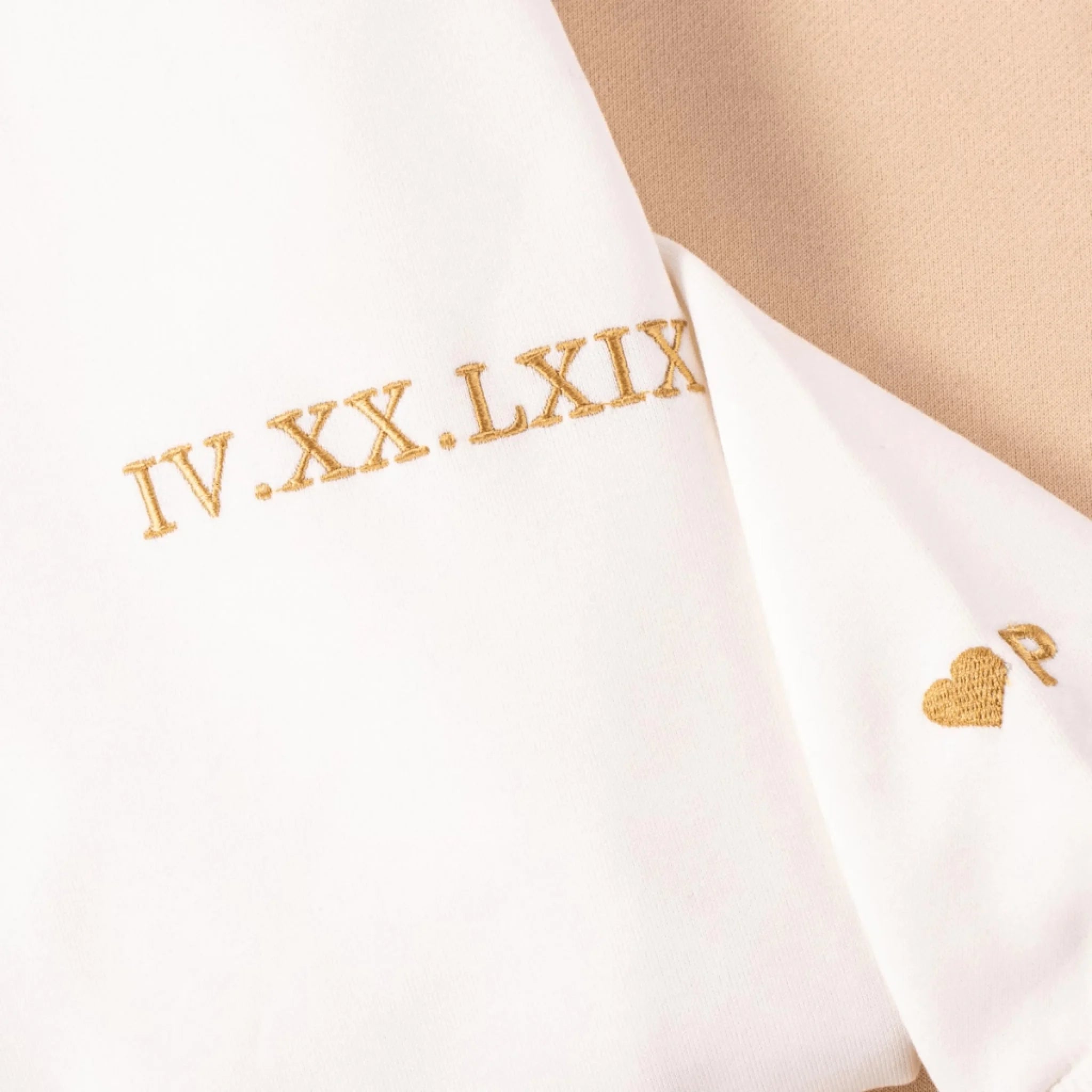  True-Threads - Personalisiertes Hoodie – Römisches Datum & Initialen - Jahrestag Geschenk 